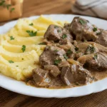 Pileća džigerica sa lukom u vinskom sosu
